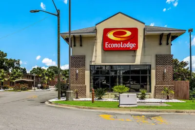 Photo 2 - Econo Lodge Garden City - Savannah