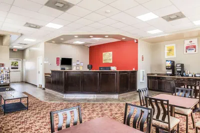 Photo 3 - Econo Lodge Garden City - Savannah