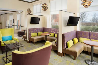 Photo 3 - Hilton Garden Inn Hartford North/Bradley Int'l Airport