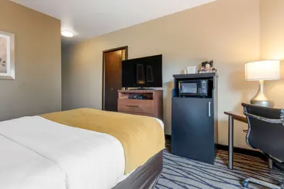 Photo 5 - Comfort Inn & Suites Market - Airport