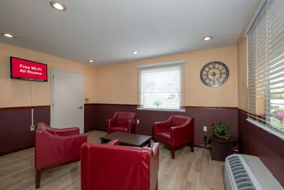 Photo 4 - Red Roof Inn Valdosta - University