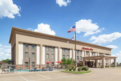 Photo 2 - Hampton Inn Paris