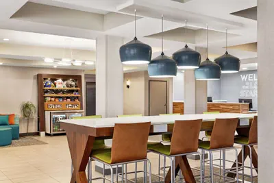 Photo 3 - Hampton Inn Paris