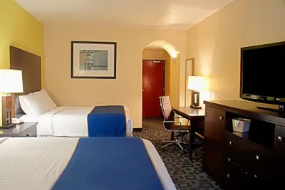 Photo 5 - Super 8 by Wyndham Irving/DFW Apt/North