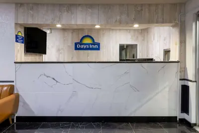 Photo 5 - Days Inn by Wyndham Columbia
