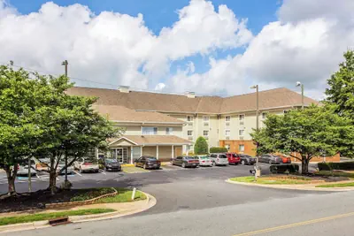 Photo 2 - Suburban Studios near University of North Carolina-Charlotte