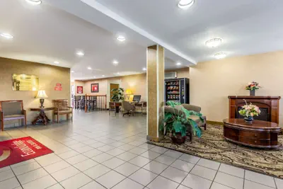 Photo 3 - Econo Lodge Inn & Suites Evansville East