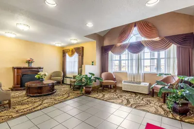 Photo 4 - Econo Lodge Inn & Suites Evansville East