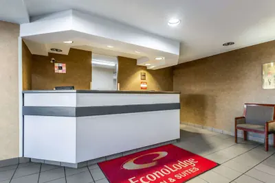 Photo 5 - Econo Lodge Inn & Suites Evansville East