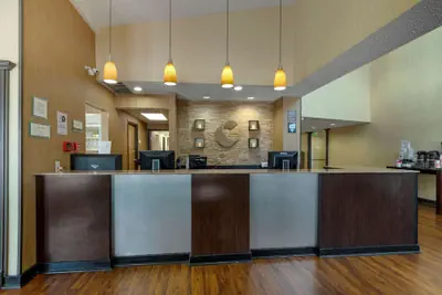 Photo 5 - Comfort Suites DFW Airport
