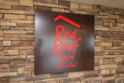 Photo 5 - Red Roof Inn & Suites Indianapolis Airport