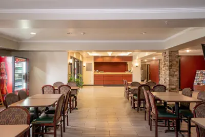 Photo 4 - Red Roof Inn & Suites Indianapolis Airport
