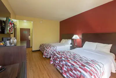 Photo 2 - Red Roof Inn & Suites Indianapolis Airport
