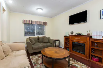 Photo 3 - Days Inn by Wyndham Kansas City International Airport