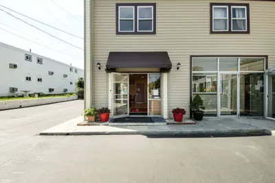 Photo 2 - Econo Lodge West Yarmouth on Cape Cod