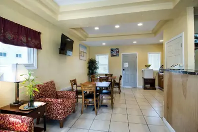 Photo 3 - Econo Lodge West Yarmouth on Cape Cod