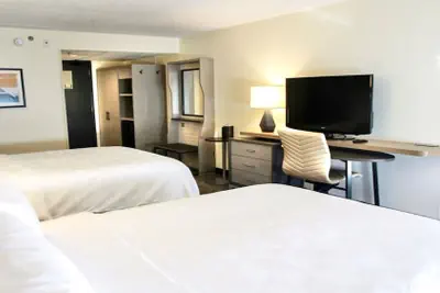 Photo 3 - Holiday Inn Hotel & Suites Overland Park - Convention Center by IHG