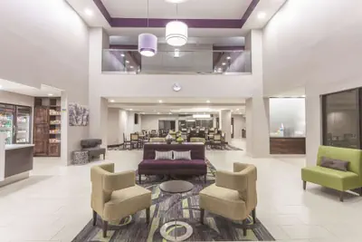 Photo 3 - La Quinta Inn & Suites by Wyndham Columbus North
