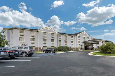 Photo 2 - Comfort Inn & Suites Butler