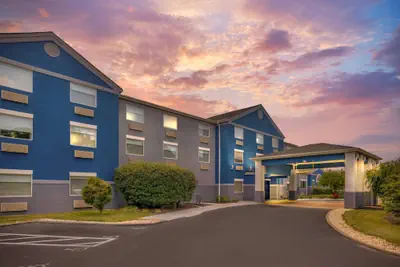 Photo 2 - Comfort Inn & Suites Butler