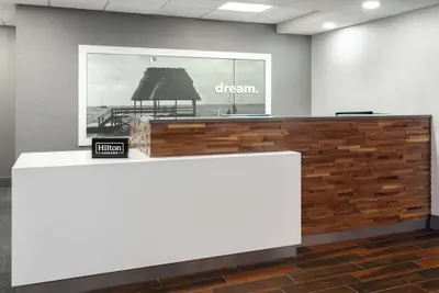 Photo 2 - Hampton Inn Ft. Lauderdale-Commercial Blvd.