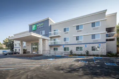 Photo 2 - Holiday Inn Express Sunnyvale - Silicon Valley by IHG