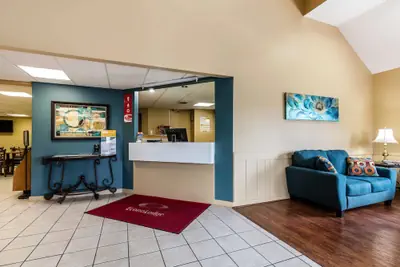 Photo 2 - Econo Lodge Inn & Suites Dickson