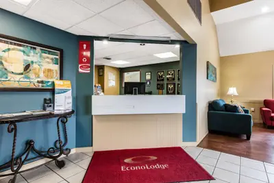 Photo 3 - Econo Lodge Inn & Suites Dickson