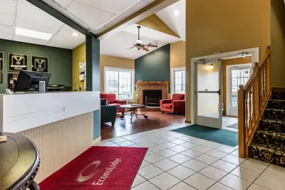 Photo 4 - Econo Lodge Inn & Suites Dickson