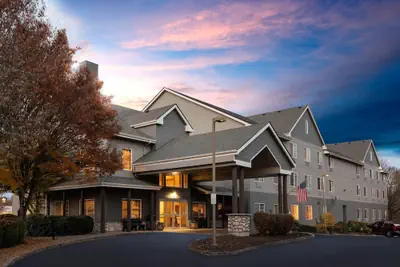 Photo 2 - La Quinta Inn & Suites by Wyndham Eugene