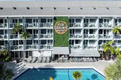 Photo 2 - The Garden Hotel & Resort