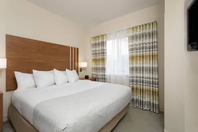 Photo 4 - Hawthorn Extended Stay by Wyndham Naples