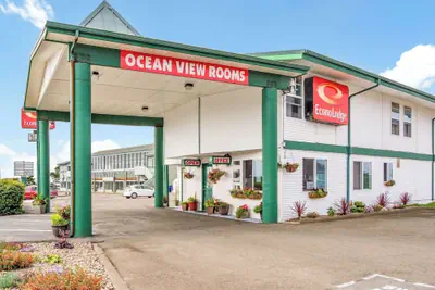 Photo 2 - Econo Lodge Newport