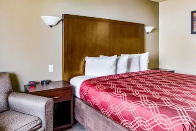 Photo 4 - Econo Lodge Newport
