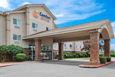 Photo 2 - Comfort Suites Linn County