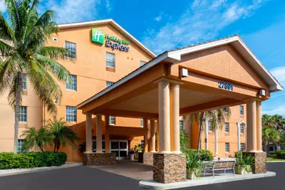 Photo 2 - Holiday Inn Express & Suites Naples North - Bonita Springs by IHG