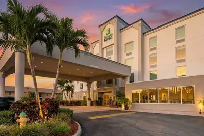 Photo 2 - Holiday Inn Express Hotels & Suites Cocoa Beach by IHG
