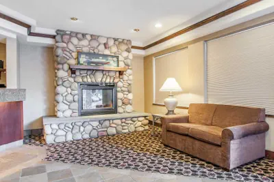 Photo 4 - Comfort Inn & Suites Lincoln City