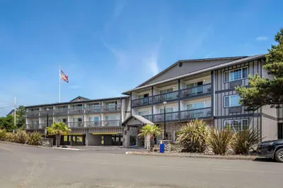 Photo 2 - Comfort Inn & Suites Lincoln City