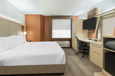 Photo 4 - Holiday Inn Express & Suites Nearest Universal Orlando by IHG