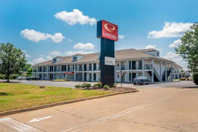 Photo 2 - Econo Lodge Tupelo Barnes Crossing