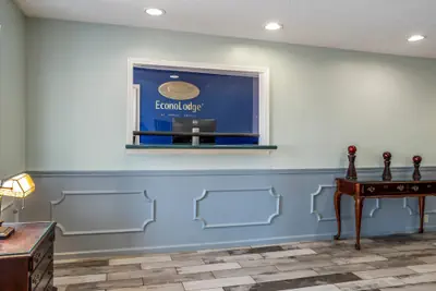 Photo 3 - Econo Lodge Tupelo Barnes Crossing