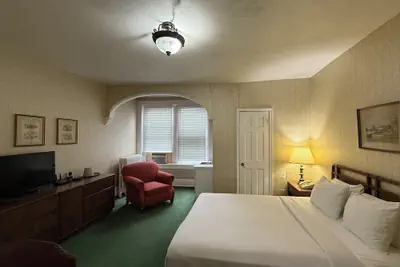 Photo 5 - Windsor Inn Hotel
