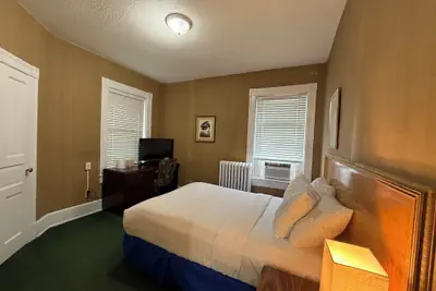 Photo 4 - Windsor Inn Hotel