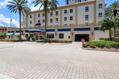 Photo 2 - Hampton Inn & Suites St. Petersburg/Downtown