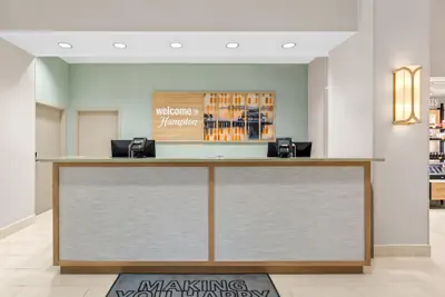 Photo 5 - Hampton Inn & Suites St. Petersburg/Downtown