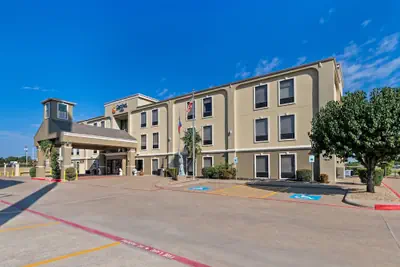 Photo 2 - Comfort Inn Corsicana East