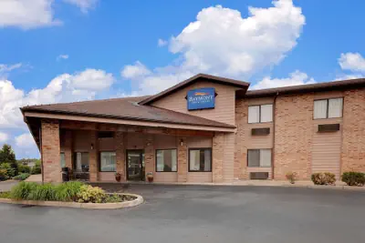 Photo 2 - Baymont by Wyndham Battle Creek Downtown