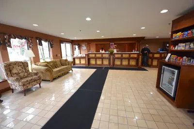 Photo 3 - Crown Choice Inn & Suites Lakeview & Waterpark