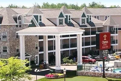 Photo 2 - Crown Choice Inn & Suites Lakeview & Waterpark